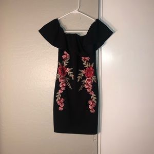 Off the shoulder mini dress 👗